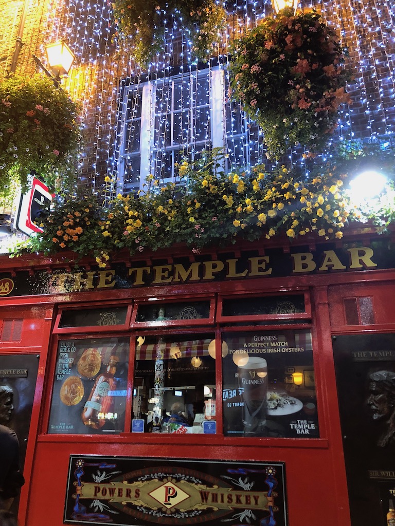 temple bar district dublin ireland bar